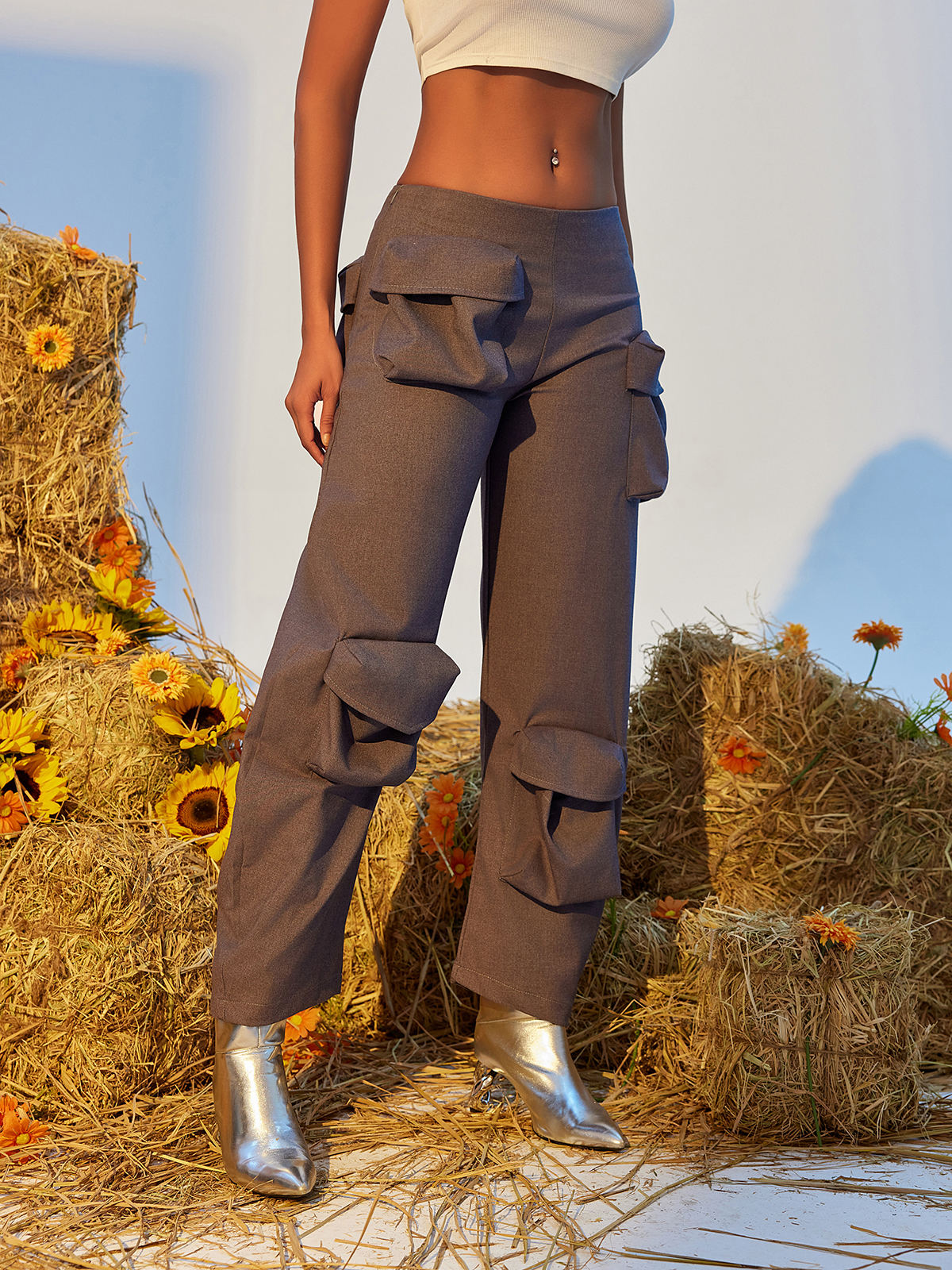 Leica Pockets Embellished Cargo Pants